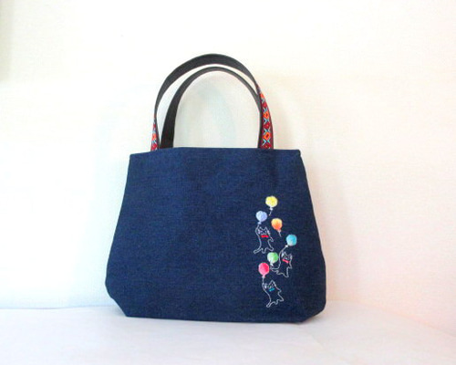 ネコの刺繍 デニムバッグ＊空飛ぶ風船猫ちゃん グラデーション