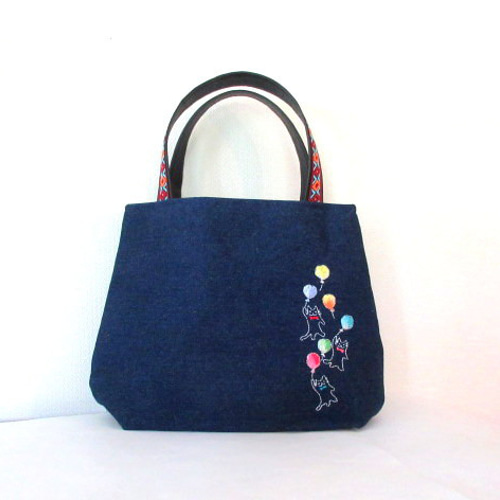 ネコの刺繍 デニムバッグ＊空飛ぶ風船猫ちゃん グラデーション
