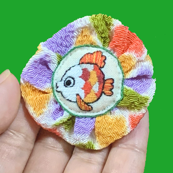 金魚ちゃんの刺繍ポニーフック ✳︎着物コーデ ちりめん 和雑貨 1枚目の画像
