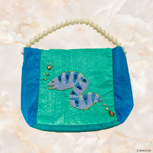 豪華なビーズ刺繍。ウツボのハンドバッグ モレイ うつぼ ワン