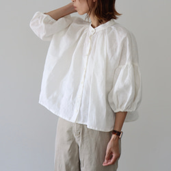 リネンブラウス／ボリューム袖のリネンシャツ／リネンギャザーデザインブラウス／ホワイト／linum kyoto 4枚目の画像