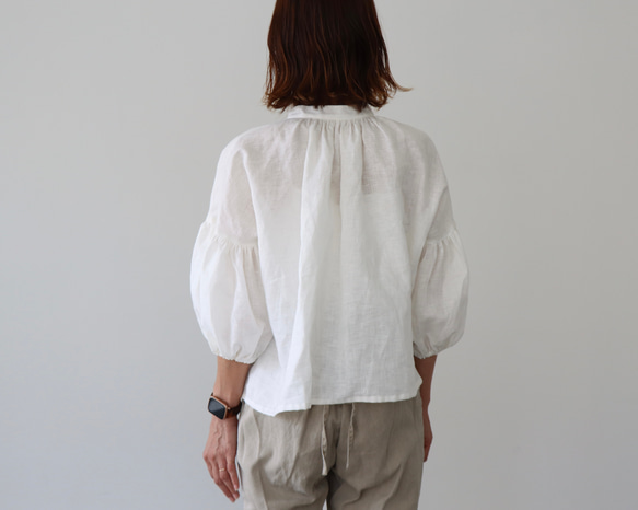 リネンブラウス／ボリューム袖のリネンシャツ／リネンギャザーデザインブラウス／ホワイト／linum kyoto 15枚目の画像