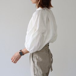 リネンブラウス／ボリューム袖のリネンシャツ／リネンギャザーデザインブラウス／ホワイト／linum kyoto 7枚目の画像
