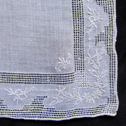 ヴィンテージ 手刺繍 ハンカチ4枚 スワトウ リネン リメイク ヴィンテージ 手刺繍 ハンカチ4枚 スワトウ リネン リメイク