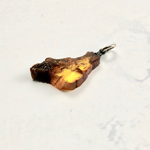 琥珀ペンダント（バルティックアンバー）：C-3 3枚目の画像