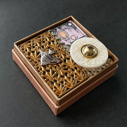 未明のひと皿 / ヴィンテージボタンや切手などをコラージュした小さな箱のオブジェ 3枚目の画像