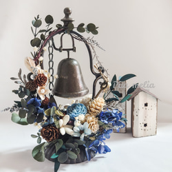 【予約販売】青い 小 花 の ベル スタンド ｜ アイアン製 ベルスタンド　ソラフラワー　プリザーブドグリーン　置き物 5枚目の画像