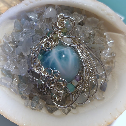 宝石質 大玉15mm ラリマー妖精 ワイヤーアート・ペンダント