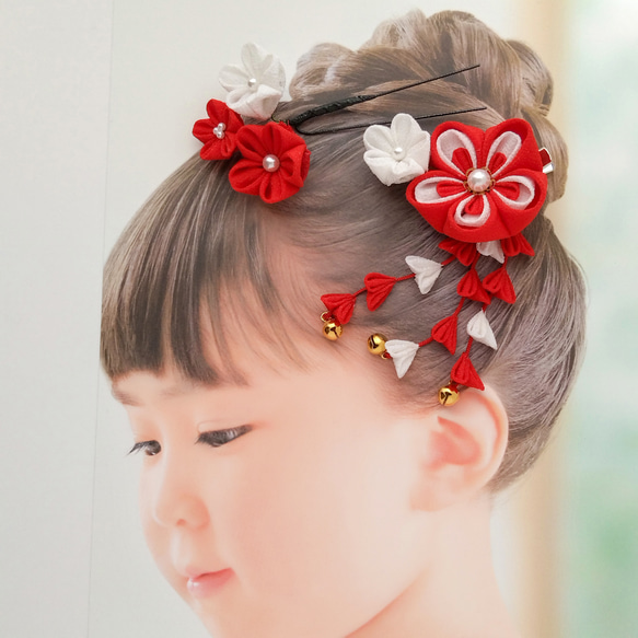 つまみ細工の髪飾り 小梅のヘアクリップ 朱赤 つまみ細工の髪飾り