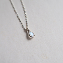 925純銀 小水滴 鑽面 月光石 天然石 項鍊 長鍊 短鍊 鎖骨鍊 免費送禮包裝 第3張的照片