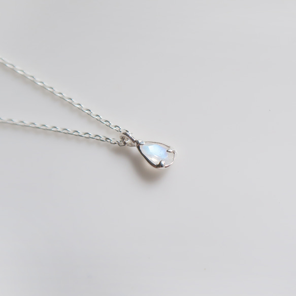 925純銀 小水滴 鑽面 月光石 天然石 項鍊 長鍊 短鍊 鎖骨鍊 免費送禮包裝 第7張的照片