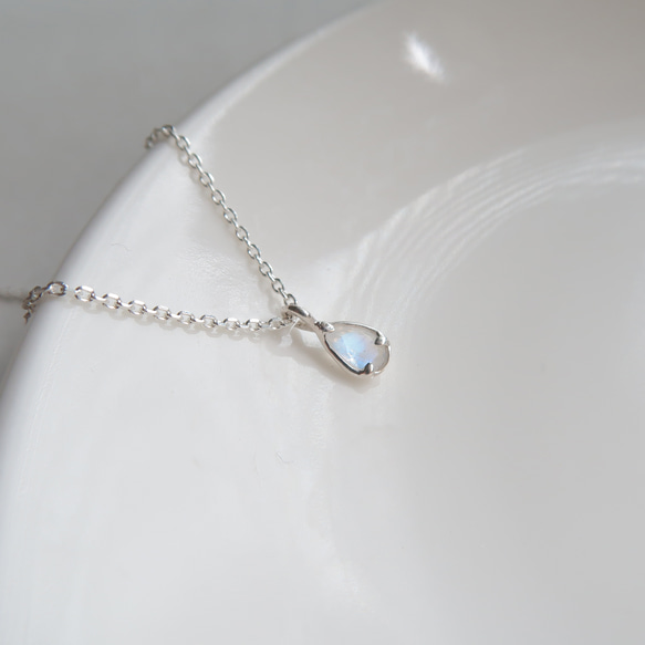 925純銀 小水滴 鑽面 月光石 天然石 項鍊 長鍊 短鍊 鎖骨鍊 免費送禮包裝 第6張的照片