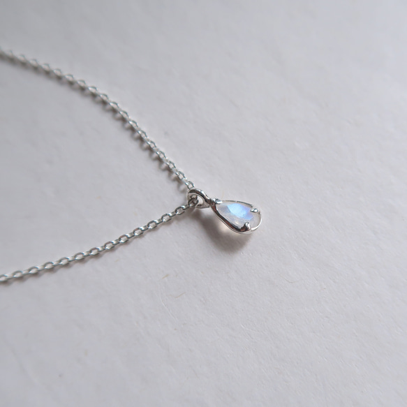 925純銀 小水滴 鑽面 月光石 天然石 項鍊 長鍊 短鍊 鎖骨鍊 免費送禮包裝 第2張的照片