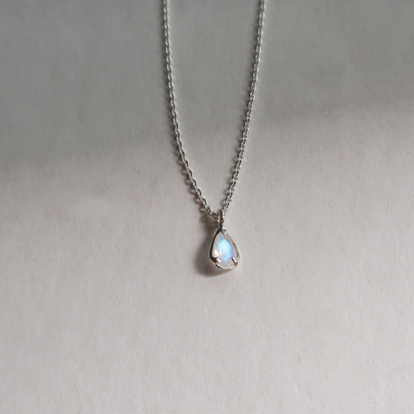 925純銀 小水滴 鑽面 月光石 天然石 項鍊 長鍊 短鍊 鎖骨鍊 免費送禮包裝 第4張的照片