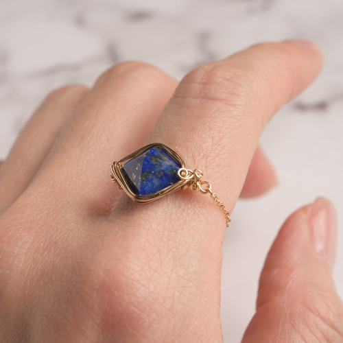 ラピスラズリ カービング ring 指輪・リング エムズビジュー 通販｜Creema(クリーマ) 17812239