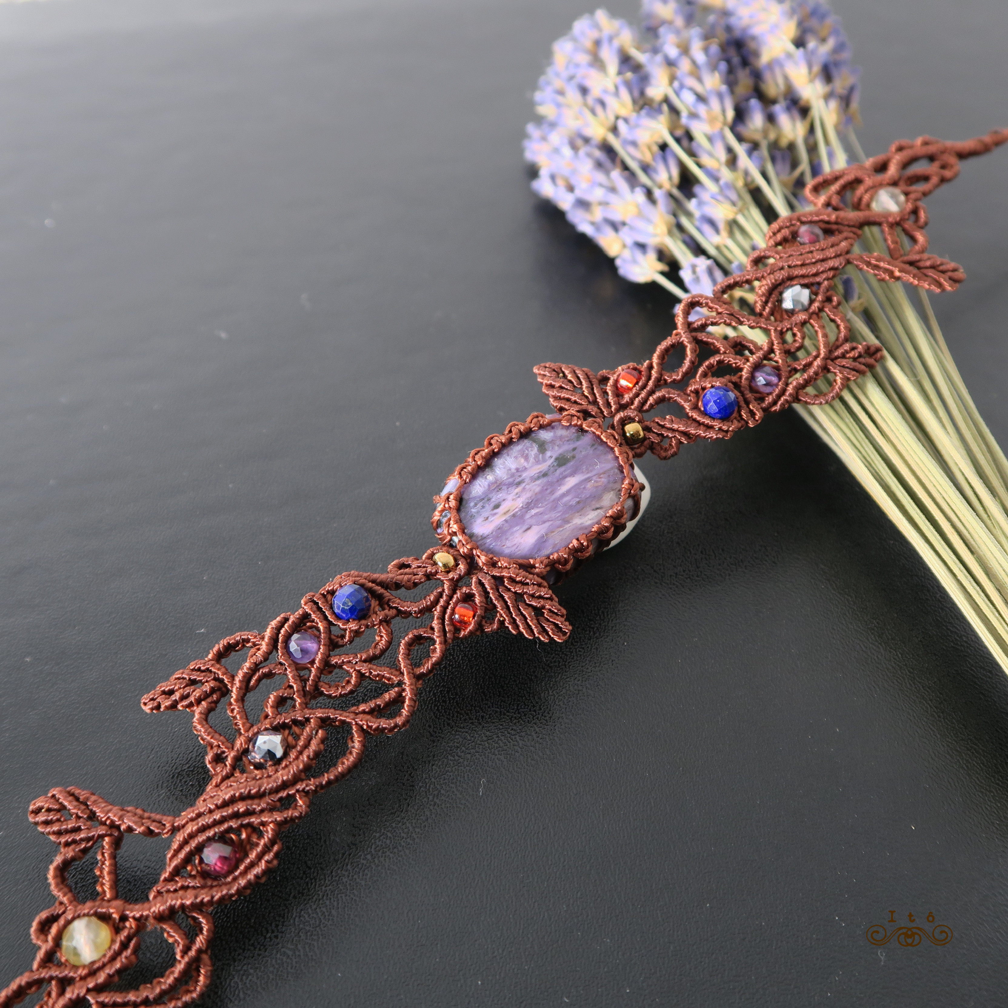 チャロアイトのマクラメブレスレット