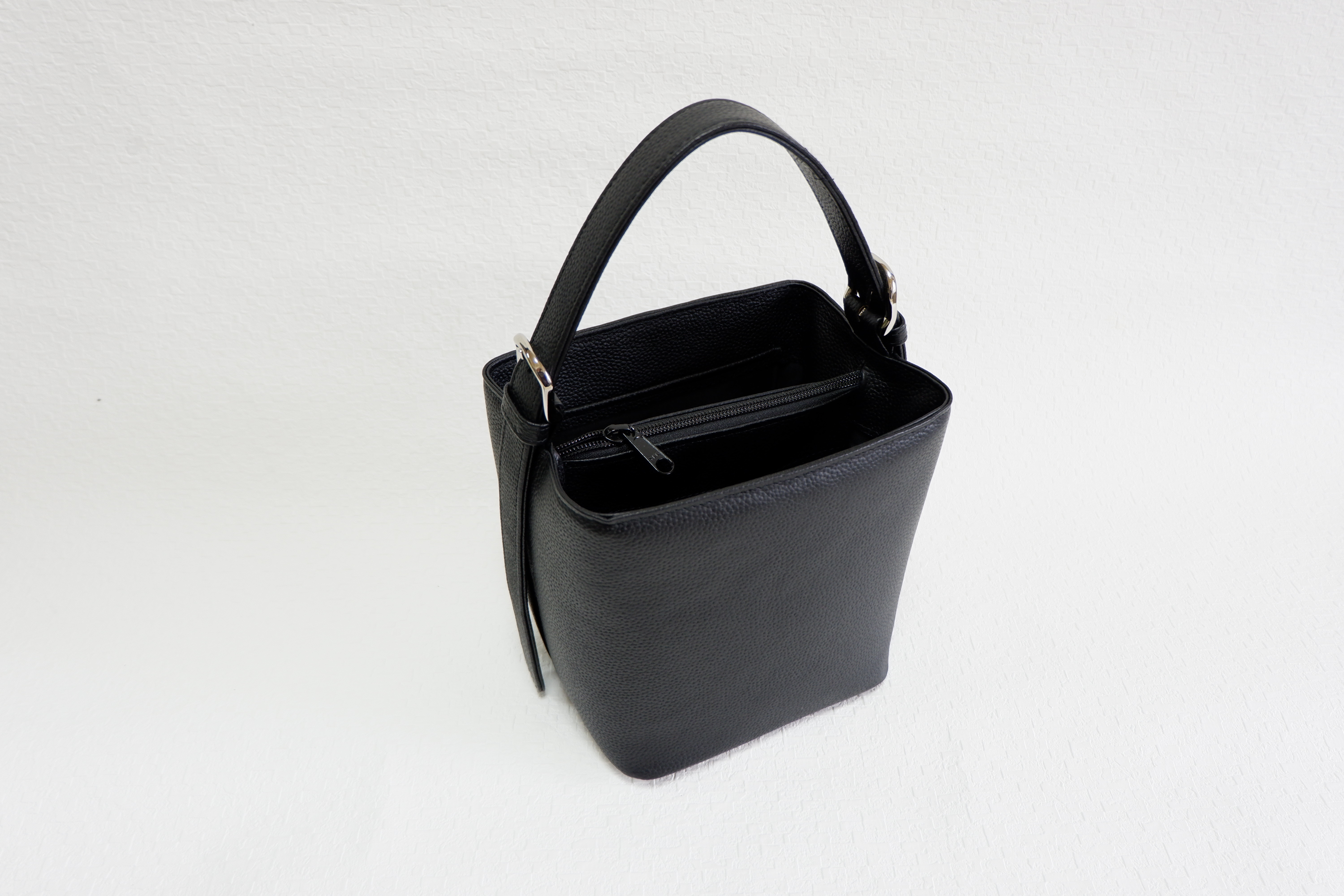 牛革　 手提げ、セミショルダー兼用  バケツ型バッグ　縦型        Ω