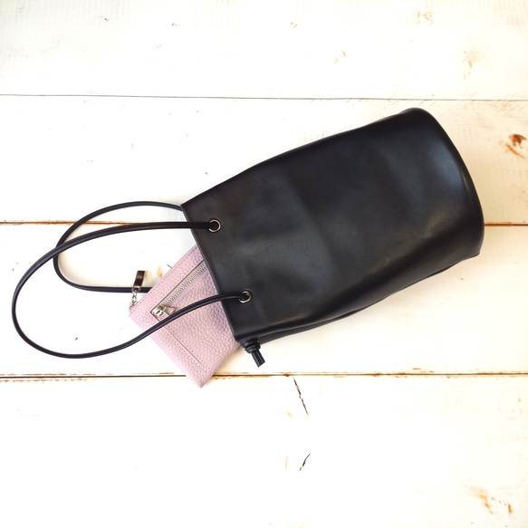 長財布が入るミニドローストリングバッグ◇高級イタリアンレザー【かわつむ】巾着バッグ スマホショルダー トートバッグ 黒 8枚目の画像