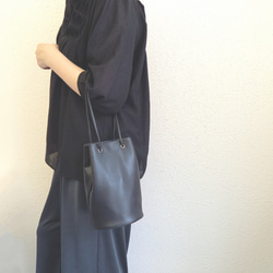 長財布が入るミニドローストリングバッグ◇高級イタリアンレザー【かわつむ】巾着バッグ スマホショルダー トートバッグ 黒 17枚目の画像