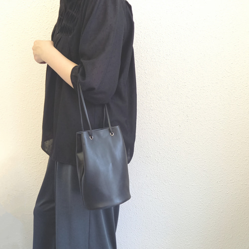 HERMES ブラックレザーキーホルダー （巾着袋付き）0176 HERMES ブラックレザーキーホルダー （巾着袋付き）0176