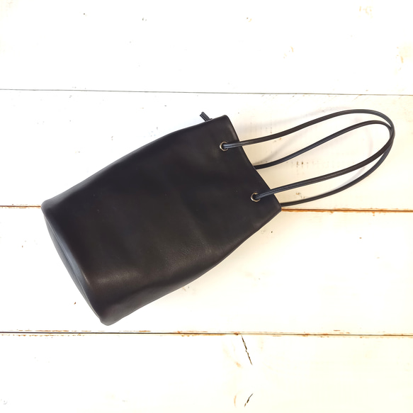 長財布が入るミニドローストリングバッグ◇高級イタリアンレザー【かわつむ】巾着バッグ スマホショルダー トートバッグ 黒 7枚目の画像