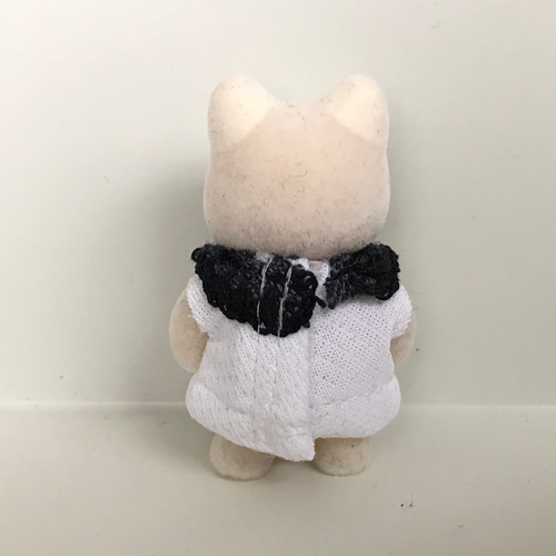 シルバニアファミリー服　♡赤ちゃんサイズ♡ シルバニア着せ替え服】赤ちゃんサイズ☆黒レース糸のライン