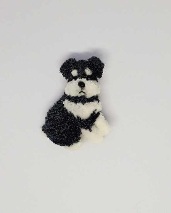 【受注製作】ミニチュア・シュナウザーの刺繍ブローチ　犬 3枚目の画像