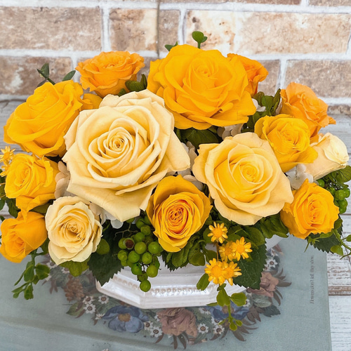 黄色のプリザーブドフラワー(クリアBOX付き) プリザーブドフラワー