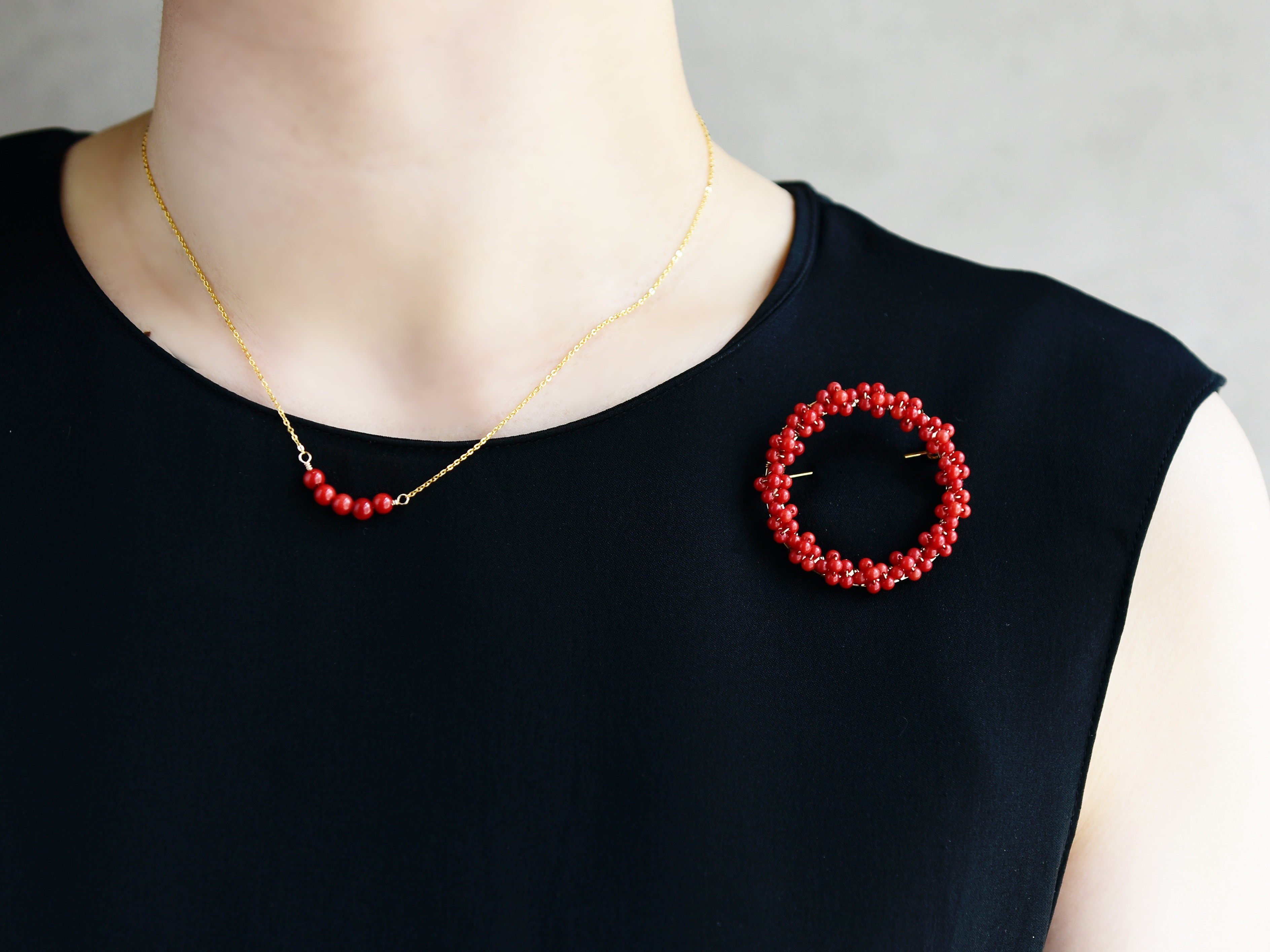 【ブローチ ・Mサイズ】赤珊瑚 南天のリース／赤　還暦祝いや母の日　ギフト・プレゼントにも 4,664円