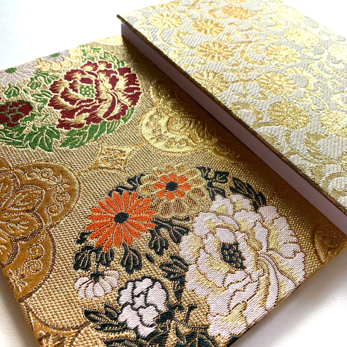 百花の王〜菊牡丹』 金襴織物御朱印帳 B6大判サイズ 菊 牡丹 菊唐草