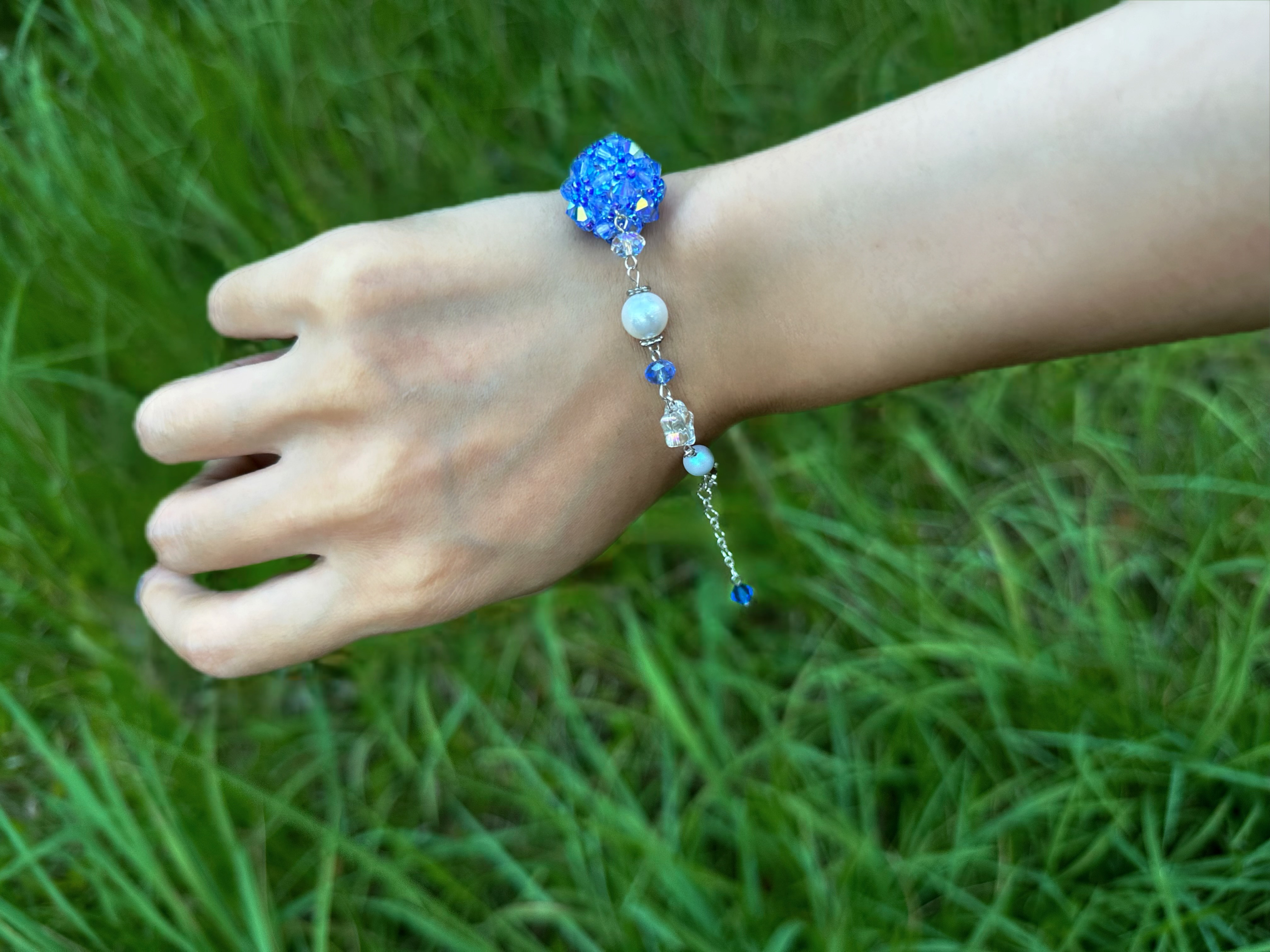 夢が叶うかも！クリスタルとパールのチャームブレスレット