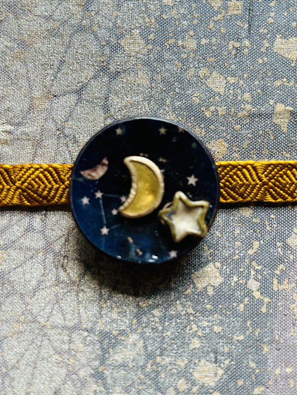 ビンテージ素材のロマンティックな月と星の帯留め「久遠のカリスマ」 5枚目の画像