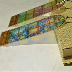 窓から臨む花火の栞(しおり)　2枚セット　透明なパステルアートのブックマーク 3枚目の画像