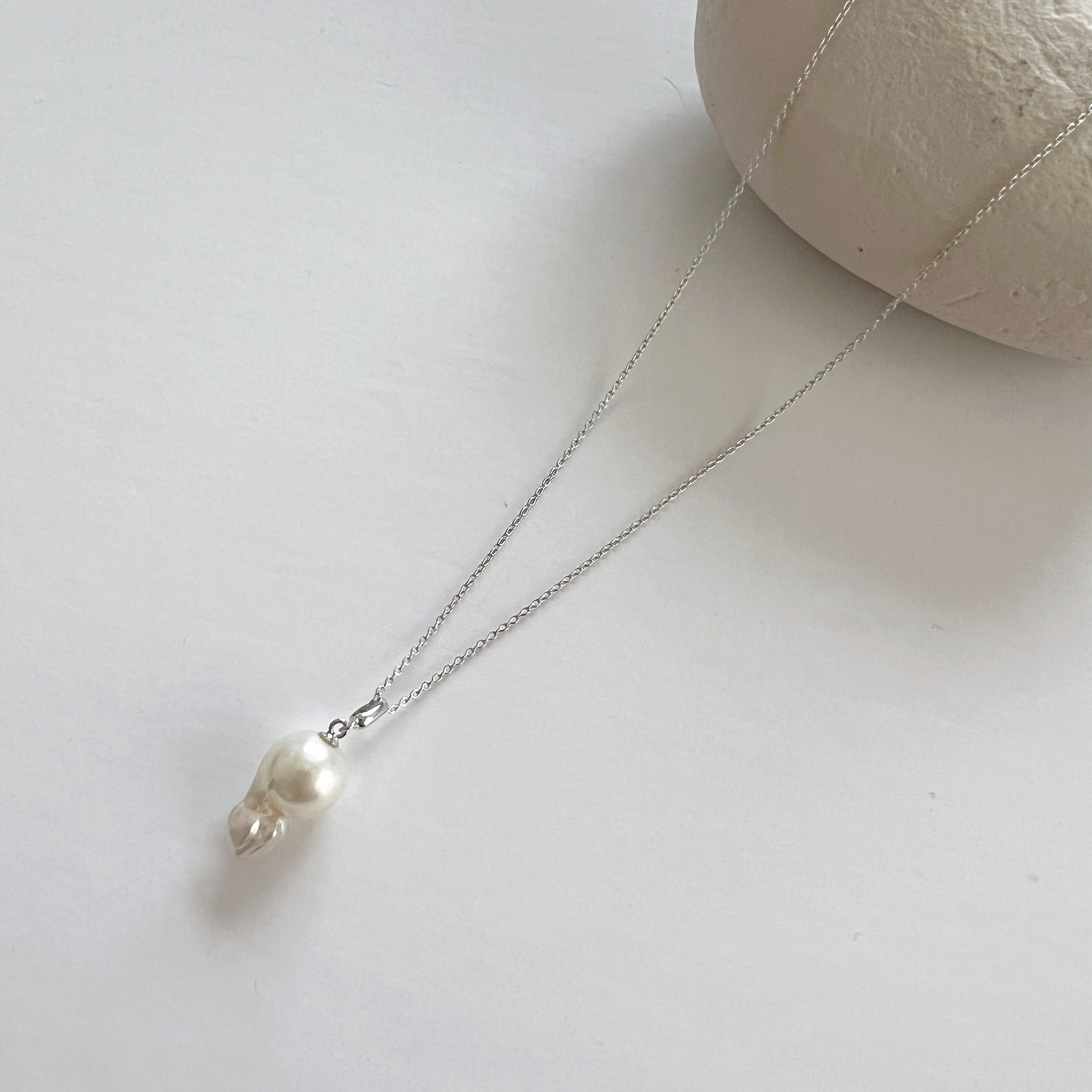 あこや真珠：baroque pearl necklace