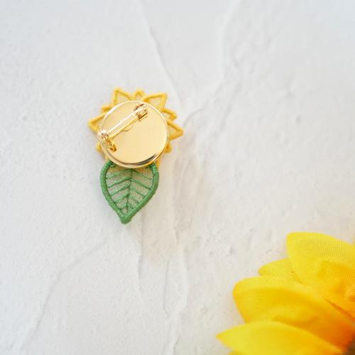 夏を彩るひまわりミニブローチ (受注生産/オーガンジー刺繍/フラワー