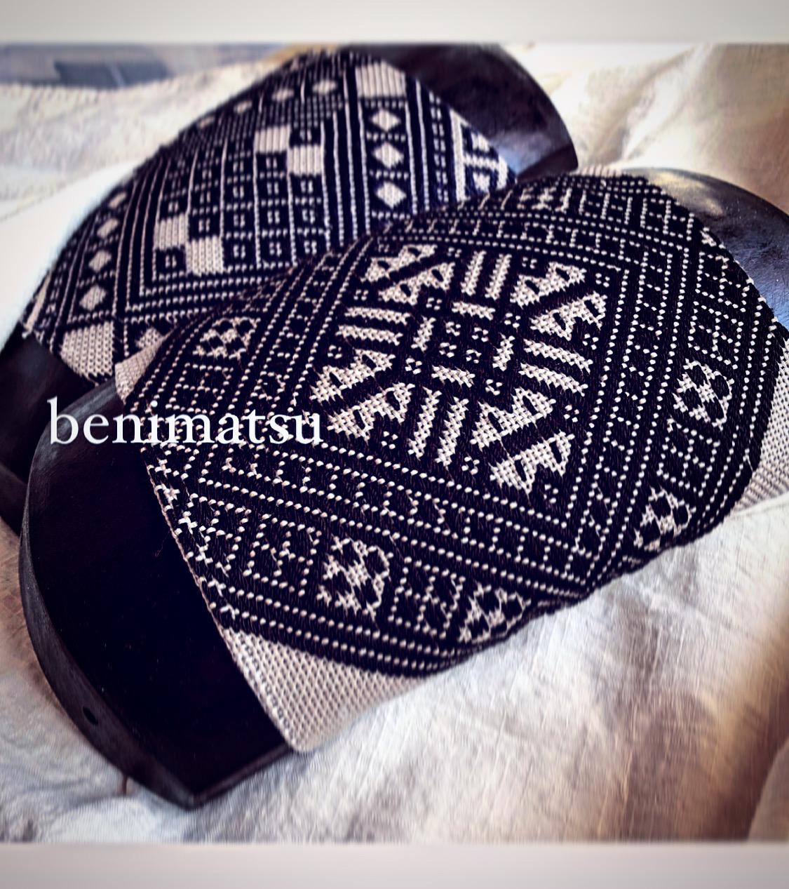 こぎん刺し三味線胴掛け-4) 花コウロコ(ベージュ布-紺糸)