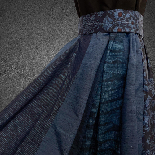 藍染木綿繋ぎ合わせ　ロングワンピース　着物リメイク 着物リメイク＊大島紬＆藍染めオフタートル変わり襟花びらパッチ