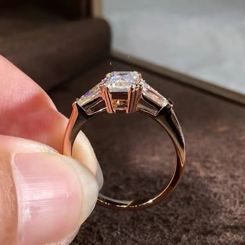 newデザイン】エメラルド モアサナイト ダイヤ リング K18PG 指輪  