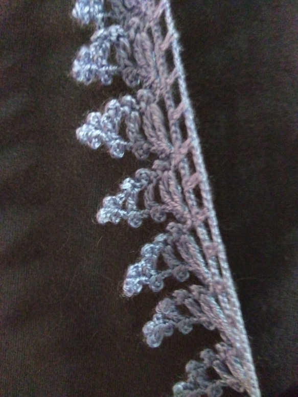 うす青紫　もみの木のかぎ針編みネックレス 4枚目の画像