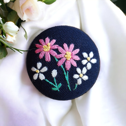 桜 枝 刺繍 くるみボタン 【ブローチ／ヘアゴム】 ブローチ 霜月屋