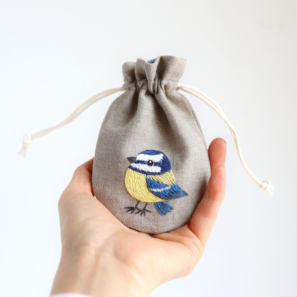 【野鳥図鑑シリーズ】アオガラさんの刺繍リネンミニ巾着 1枚目の画像