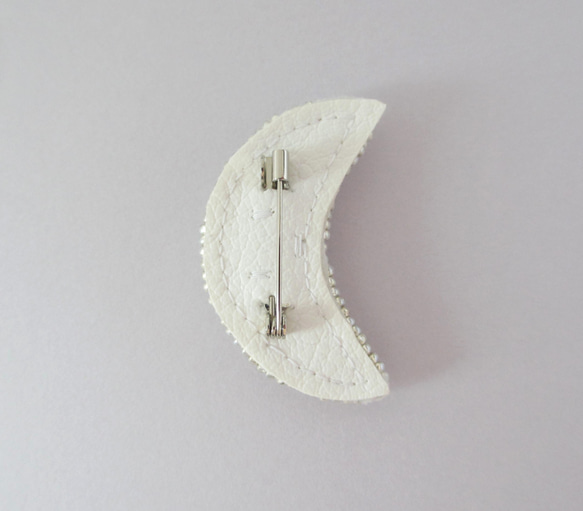 月ブローチ ビーズ刺繍 スワロフスキー使用　シルバー ☽ 12枚目の画像