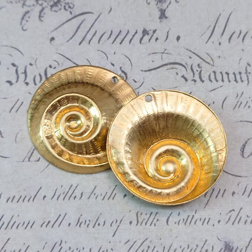 BEHOLD− サザエの蓋 2個 カン有り 貝 シェル 真鍮製 アメリカ製