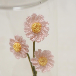 淡いピンクデイジーのガラスボトルフラワー 3枚目の画像