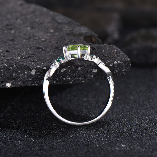 8月の誕生石 天然ペリドット エンゲージリング 5月の誕生石 エメラルド