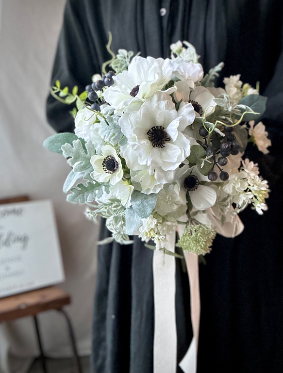 アネモネとたっぷりシルバーリーフのブーケ 