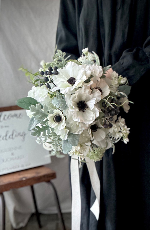 アネモネとたっぷりシルバーリーフのブーケ 