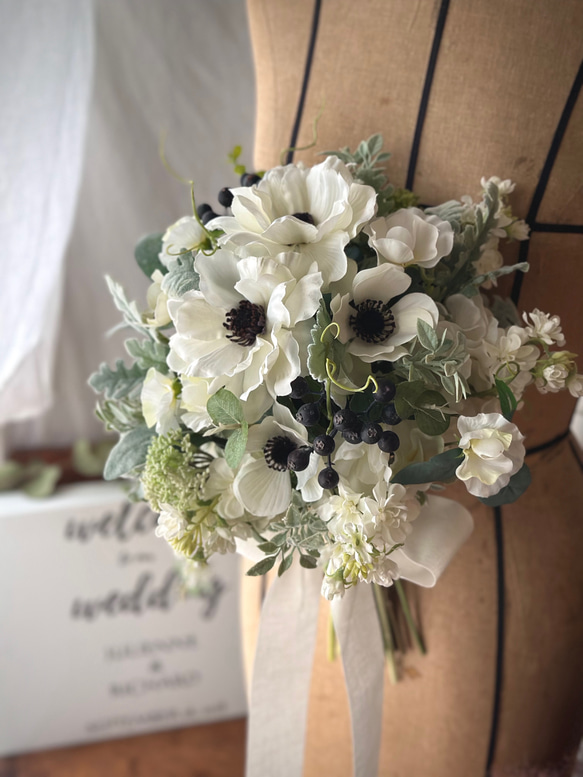 アネモネとたっぷりシルバーリーフのブーケ 