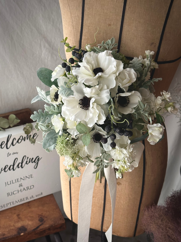 アネモネとたっぷりシルバーリーフのブーケ 