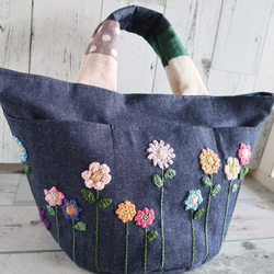 モチーフ編みお花の布トートバッグ(デニム） 4枚目の画像
